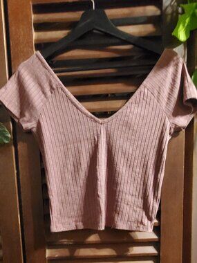 Pink Mauve Ribbed Knit Cropped V-Neck Tee